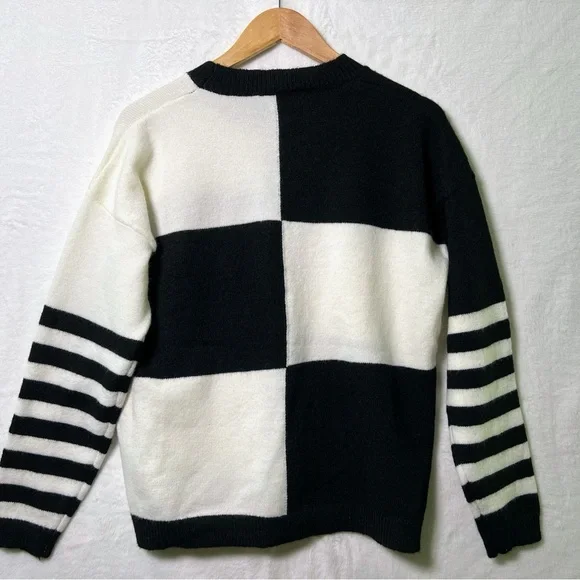 Forever 21 Black and White Pullover Sweater Women Size M - Picture 2 of 5
